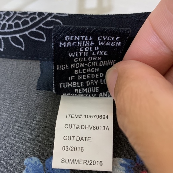 Torrid 00 (US 10) Paisley Print Chiffon Button Front Top. - Picture 4 of 10